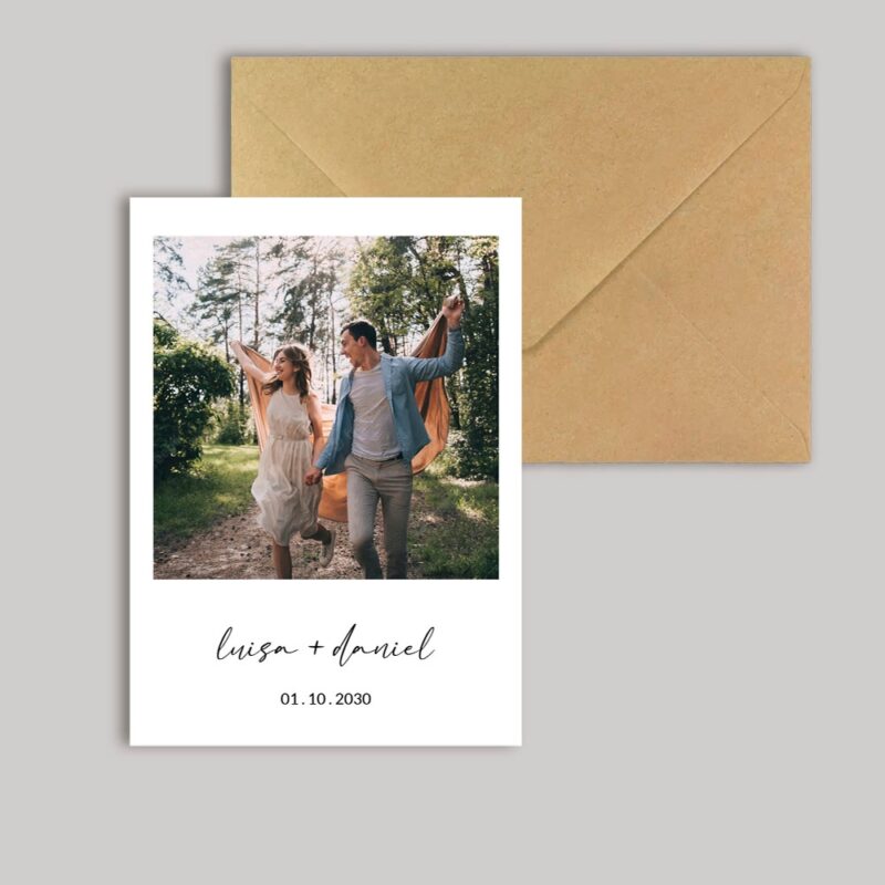 invitación de boda fotográfica con sobre kraft polariod