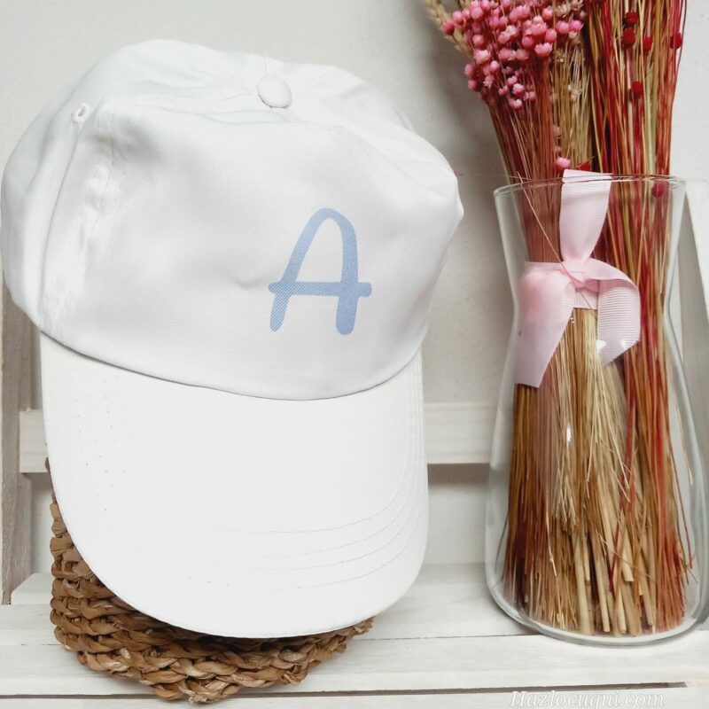 Gorra blanca con inicial - Imagen 6