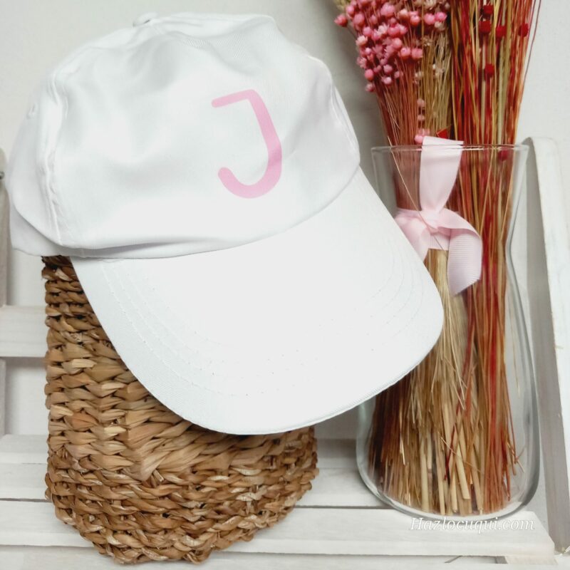 Gorra blanca con inicial - Imagen 3
