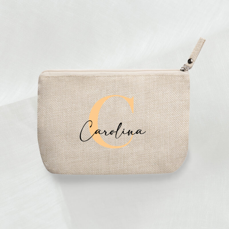 Taza personalizada inicial y nombre amarillo