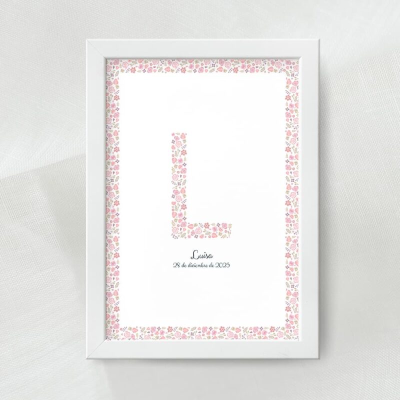 Lamina decorativa personalizada con inicial y marco con fondo de flores claritas disponible en varias medidas opción marco de madera color blanco