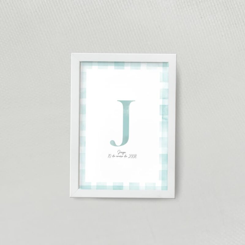 Lamina decorativa personalizada con inicial en acuarela y marco en acuarela vichy color verde agua con marco blanco tamaño A4