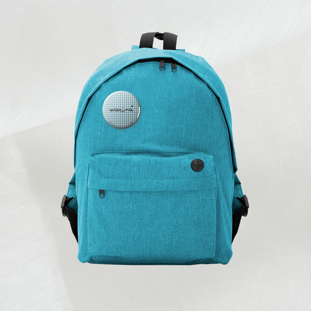 chapa personalizada con nombre en mochila