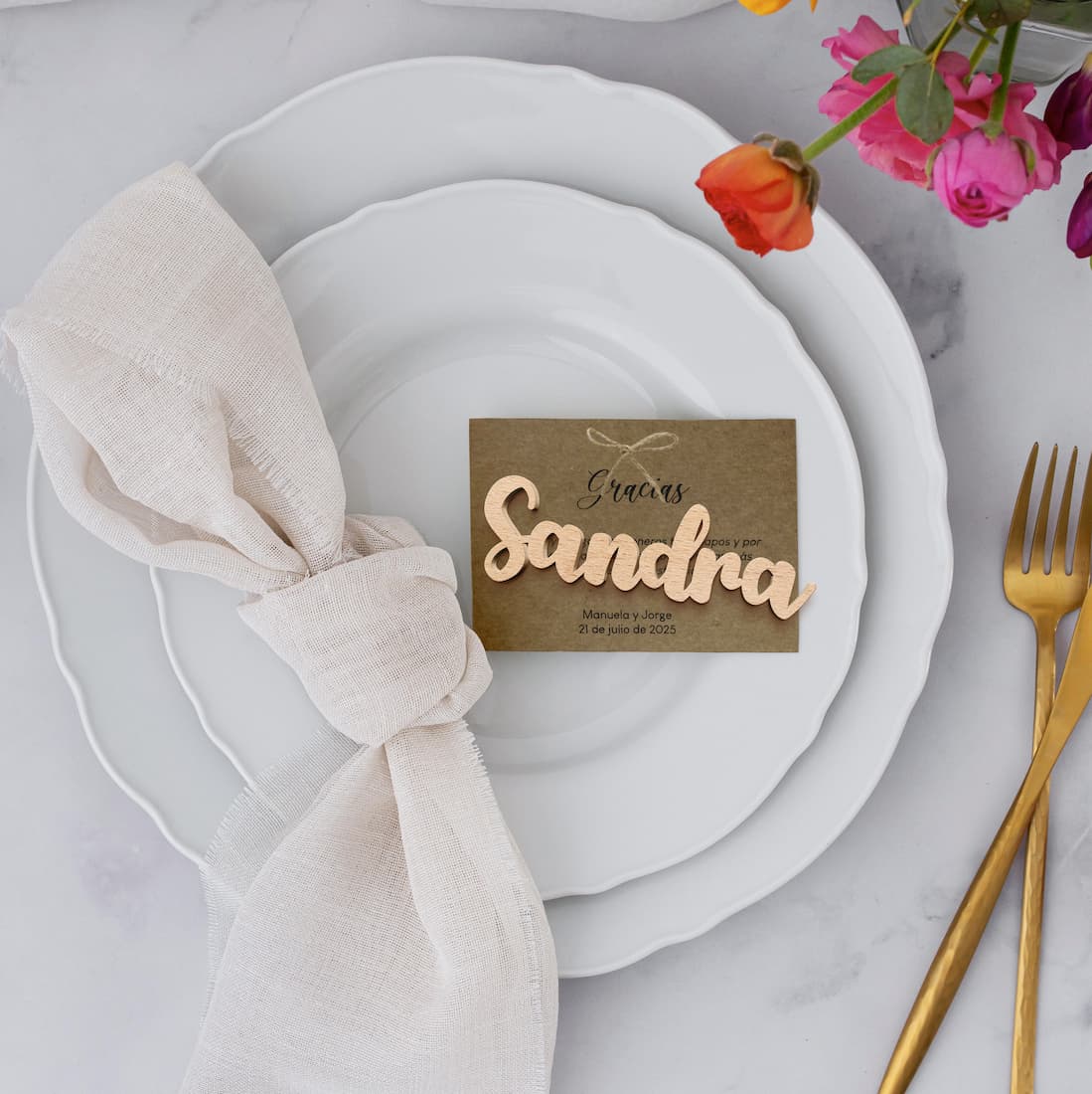 Marcasitios de madera personalizados para bodas y eventos - Imagen 3