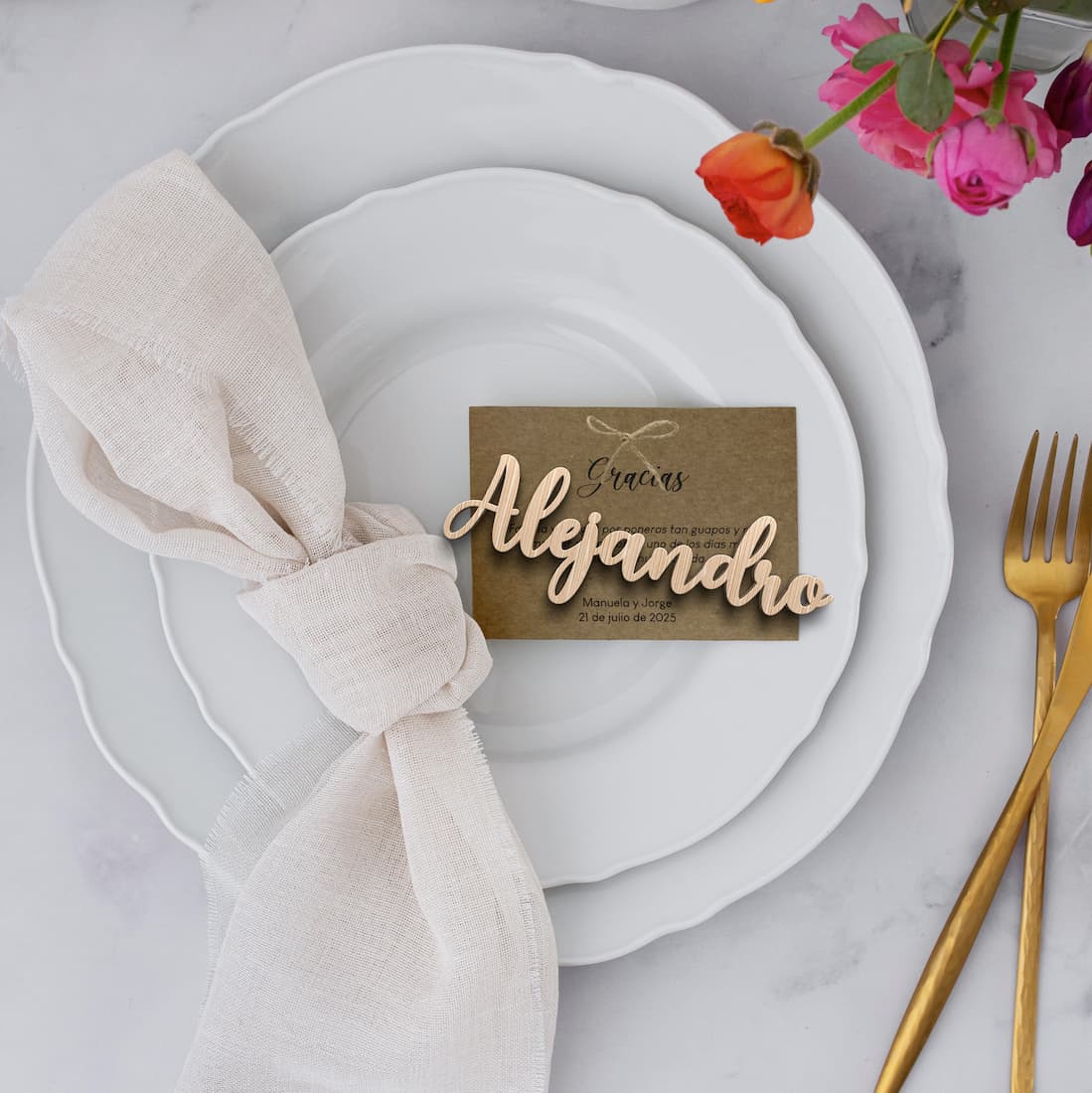 Marcasitios de madera personalizados para bodas y eventos - Imagen 2