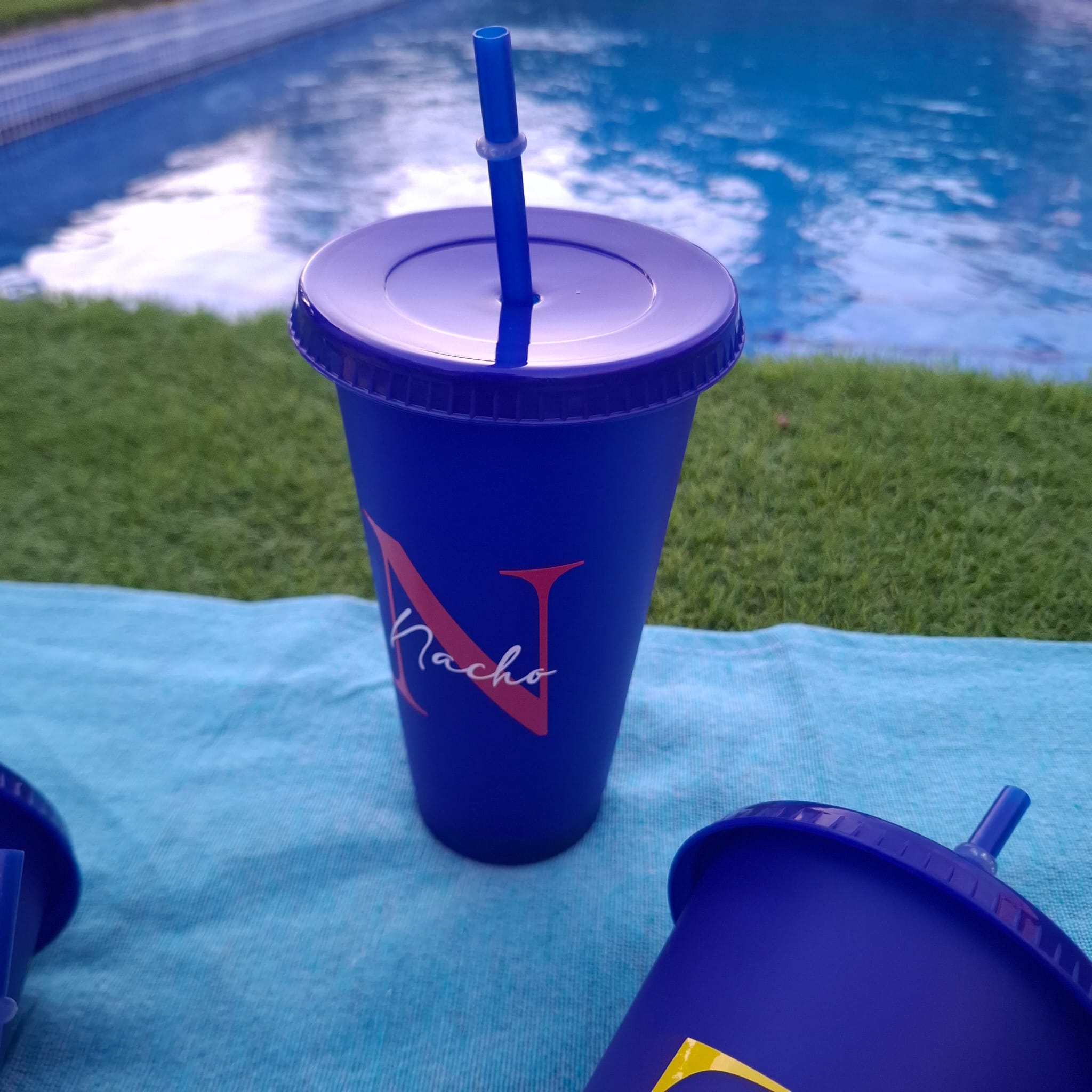 Vaso reutilizable con tapa personalizado - Imagen 3