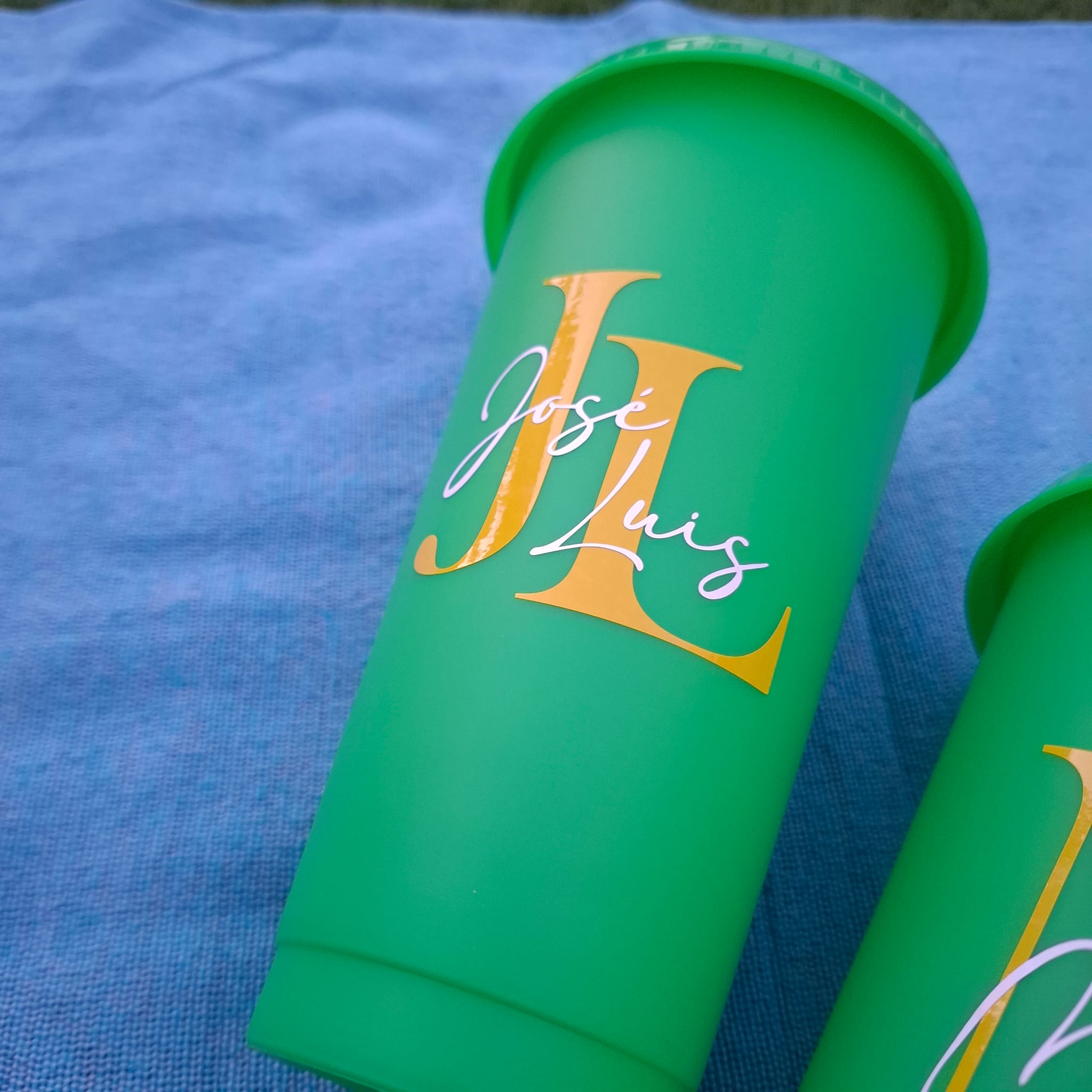 Vasos reutilizables verdes