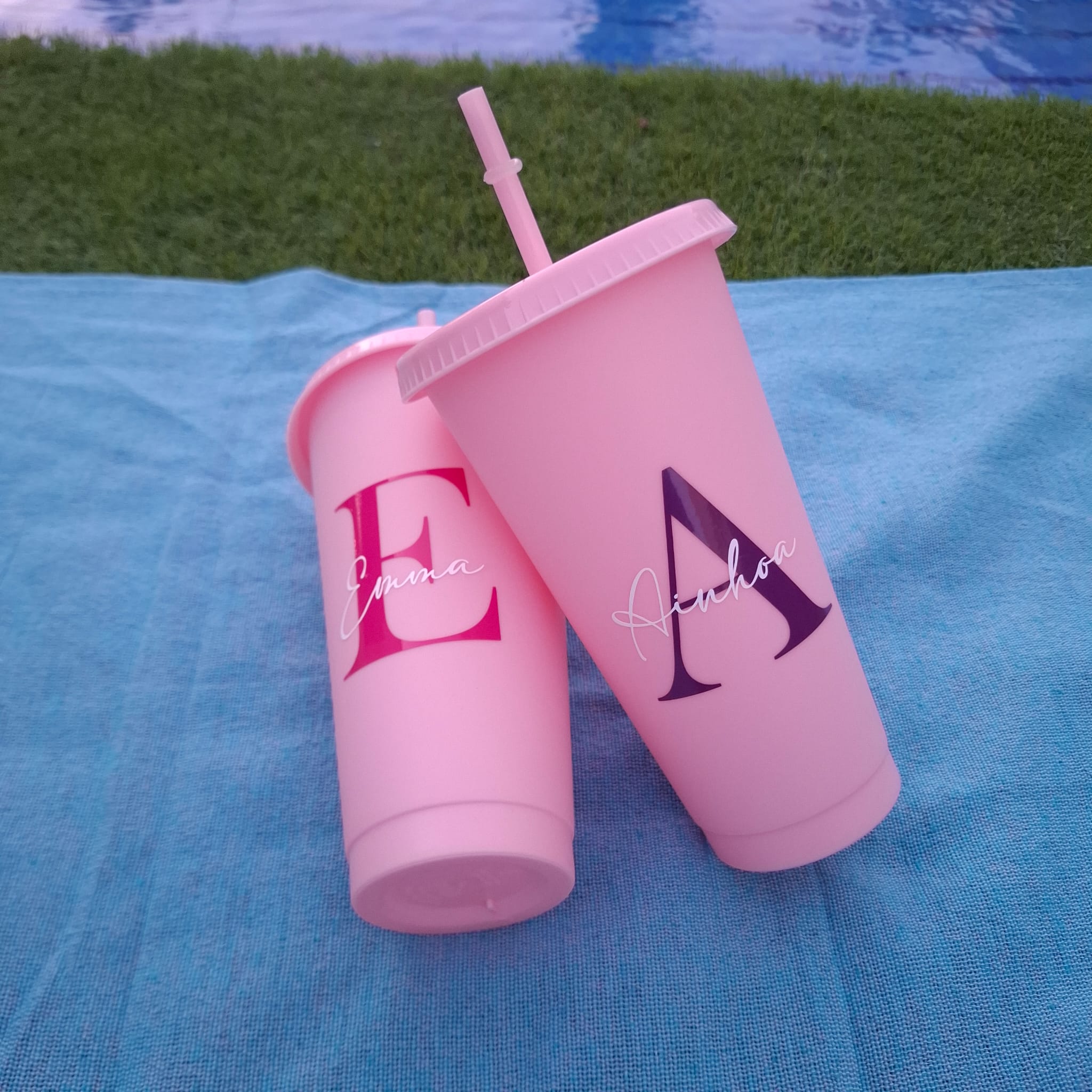Vasos reutilizables rosas