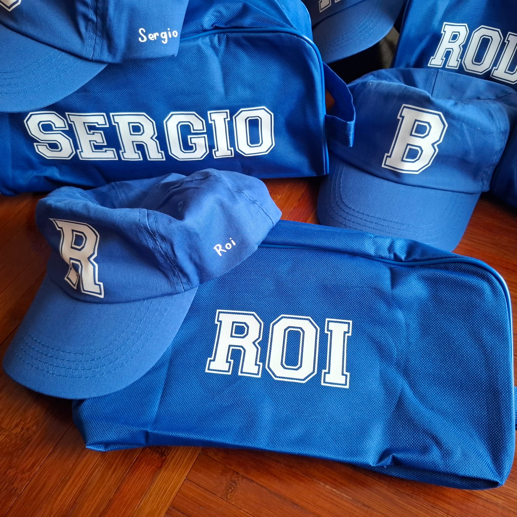 Pack Zapatillero, gorra y botella Personalizada - Imagen 2